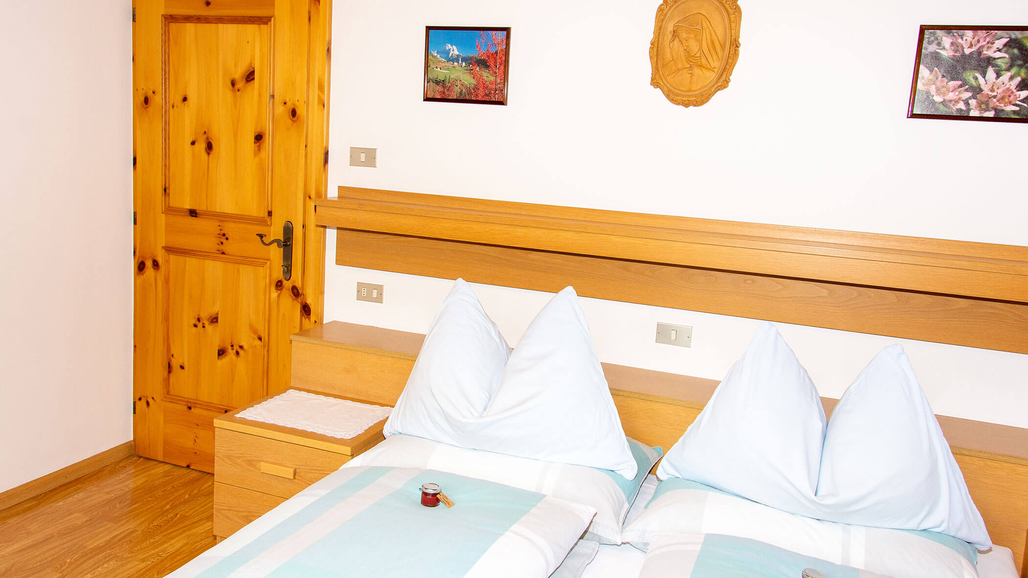 Doppelbett in der Ferienwohnung Pfannhorn - Villa Taschler