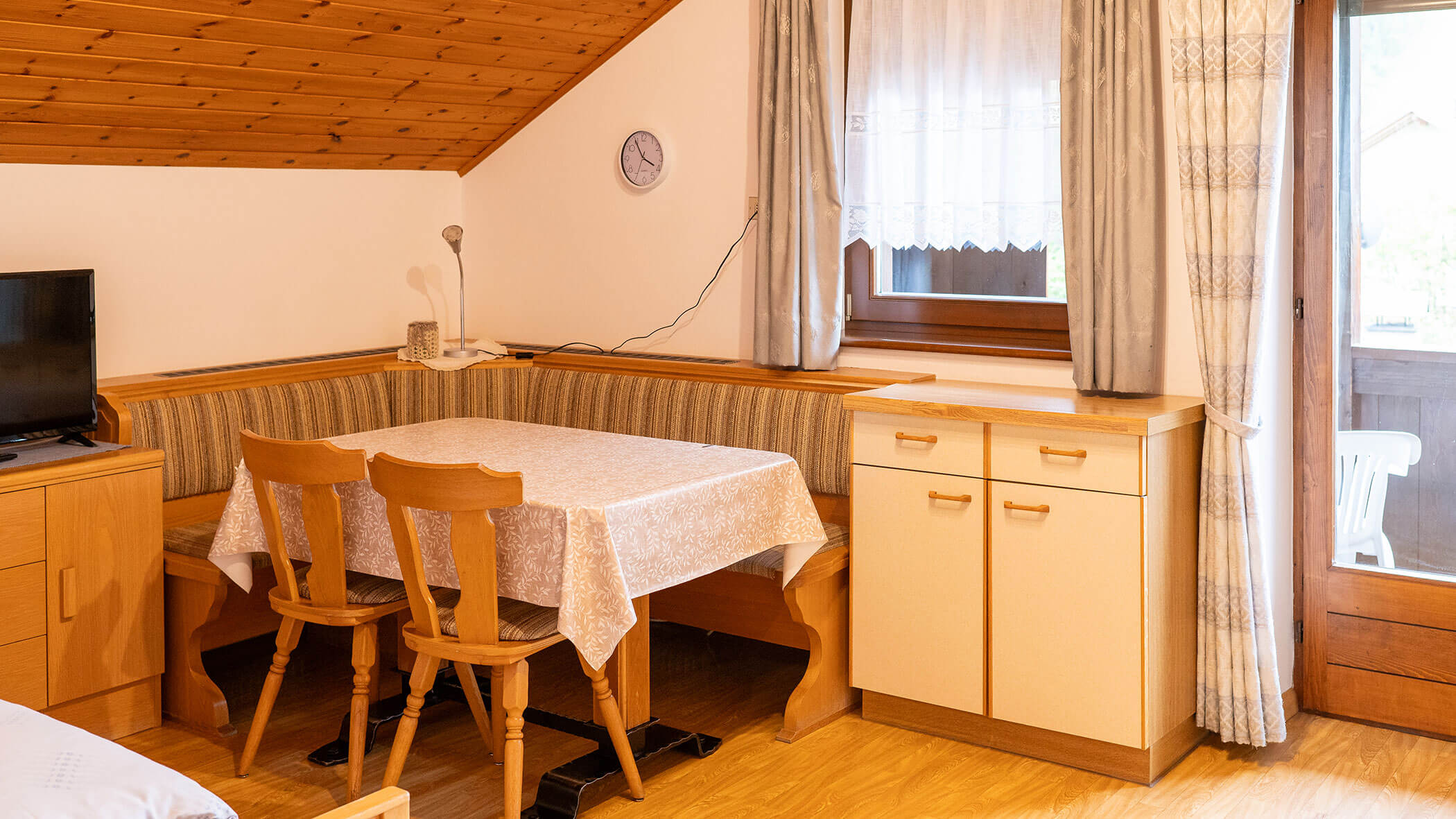 Esstisch in der Ferienwohnung Pfannhor - Villa Taschler